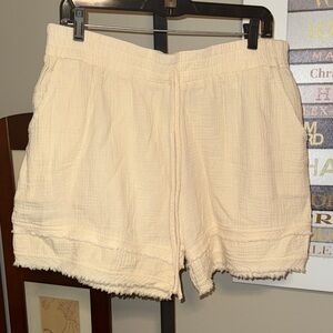 Luminary fine collection Women's Cream Shorts